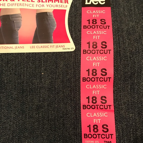 NWT Women’s Petite LEE Boot Cut Jeans - Picture 2 of 5